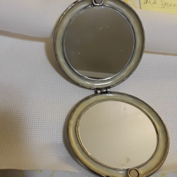 Compact mirror - Picture 2 of 4